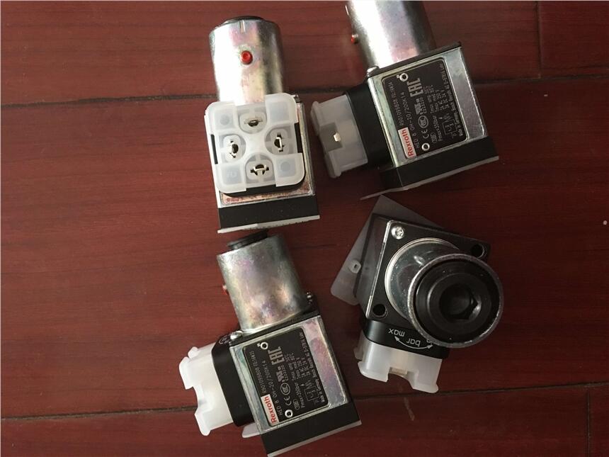 雙聯(lián)齒輪泵3349111151掘進(jìn)機配件